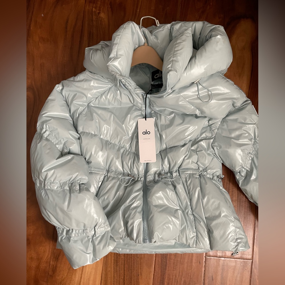 TAGS REMOVED ALO Yoga Women's light blue stunner Puffer Jacket